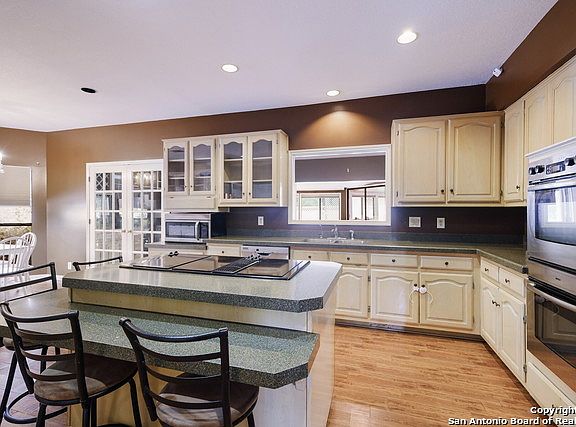 4th image of 4602 Hawthorn Woods