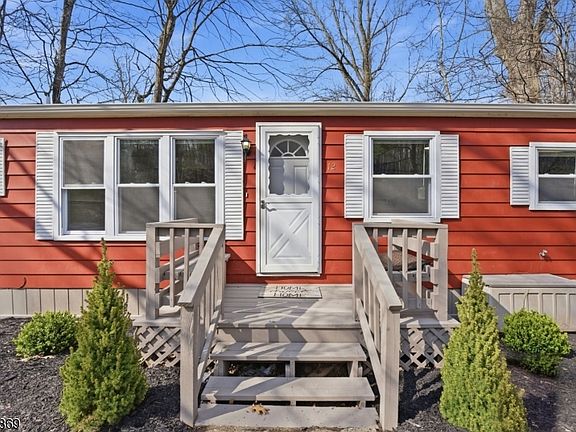 4th image of 12 Watergate Dr