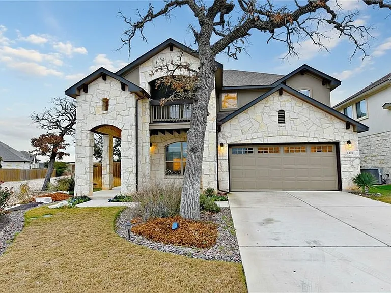 2445 Etta May Ln — Photo 2