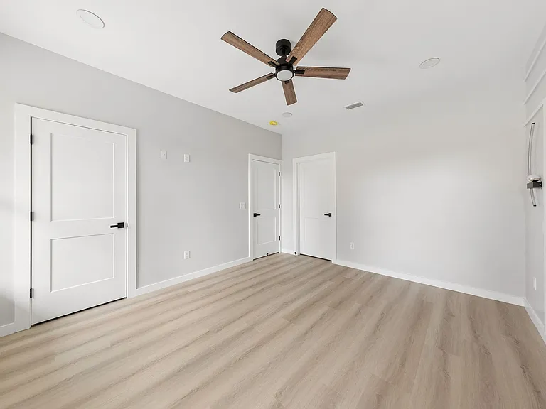 517 E 8th St #1 — Photo 19