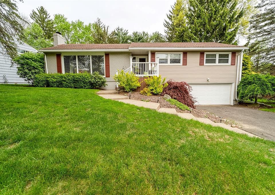 1st image of 10 Lennox Dr
