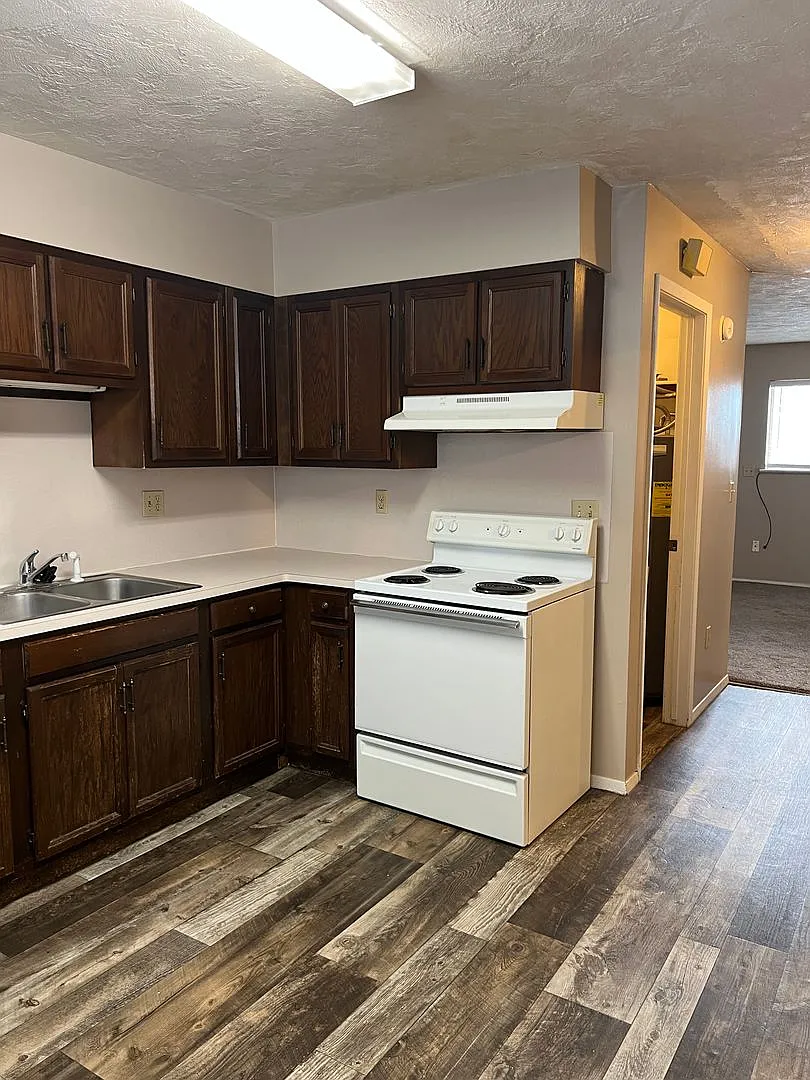 2 Bed, 1 Bath Park Place Condo — Photo 2