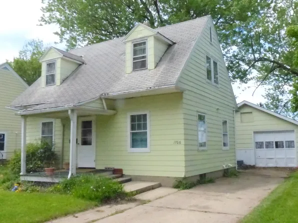 1766 Spruce St, Beloit, WI 53511