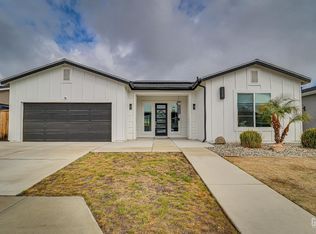 9206 Manor Forest Ln, Shafter, CA 93263