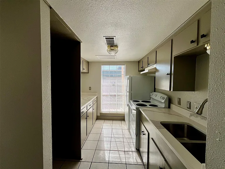 1042 W Village Ct #C — Photo 10
