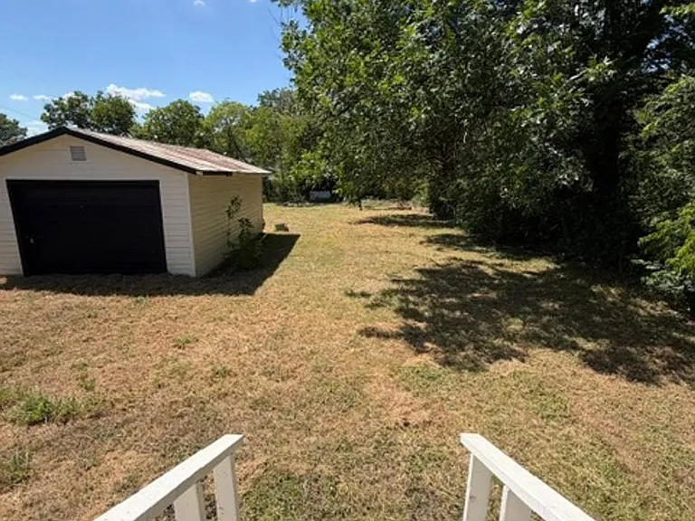 2123 Burnett Ave — Photo 3