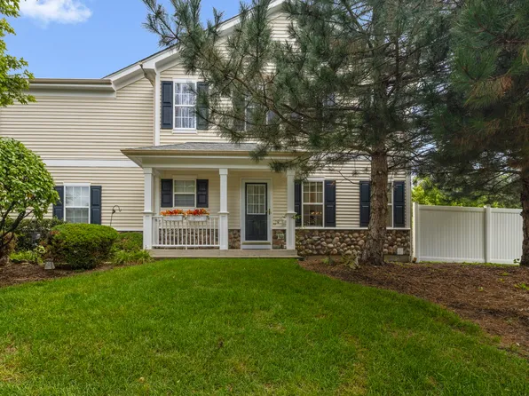 2702 Kendall Xing, McHenry, IL 60051