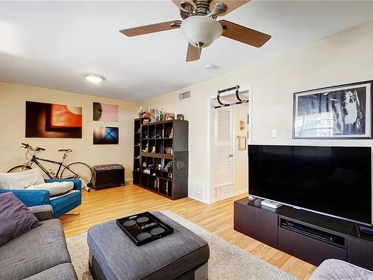 4306 Avenue A #101 — Photo 5