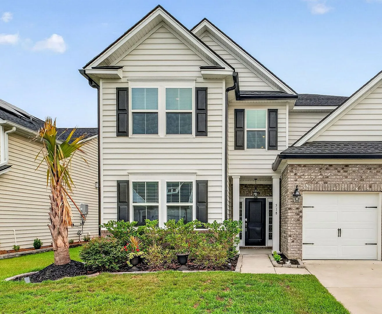 Modern Living in Summerville — Photo 4