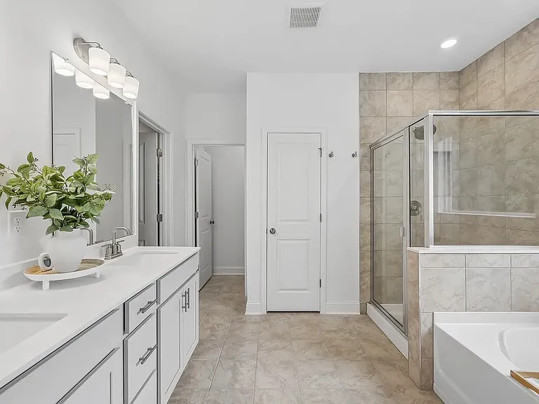 3453 Hillyard Dr — Photo 14