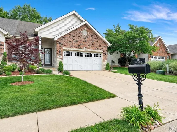 1708 Moss Rock Dr, Saint Charles, MO 63303