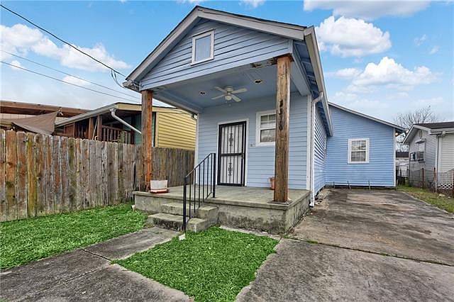 2nd image of 3316 Mistletoe St