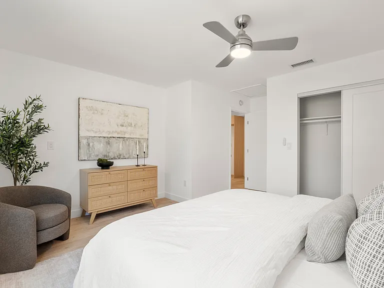 21731 Bryant St — Photo 10