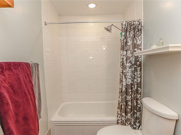 4th image of 1257 Moyer Rd