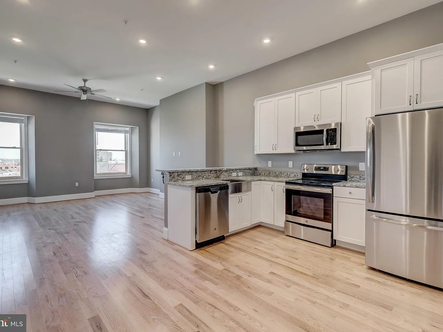 1 bed, 700 sqft, $1,599 — Photo 2