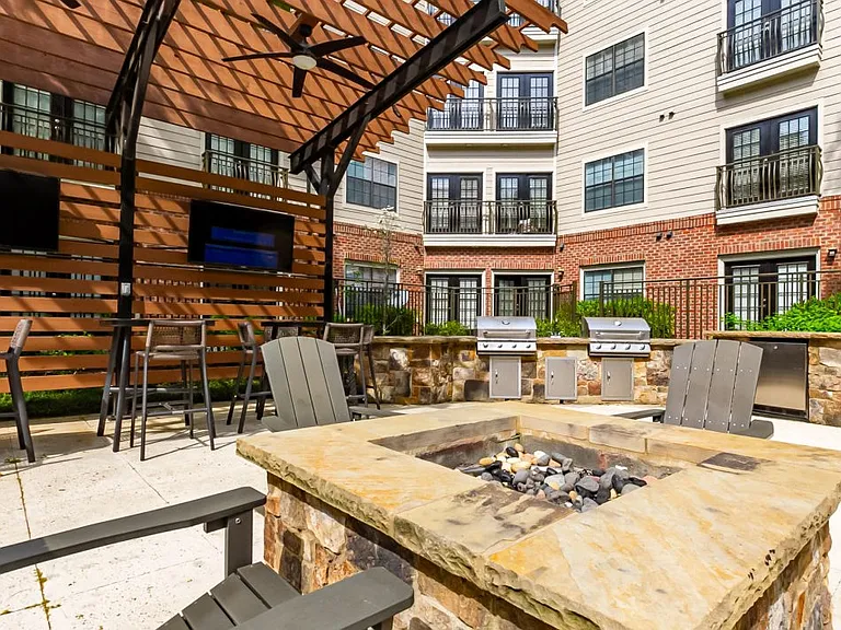 CB Lofts Apartments — Photo 19