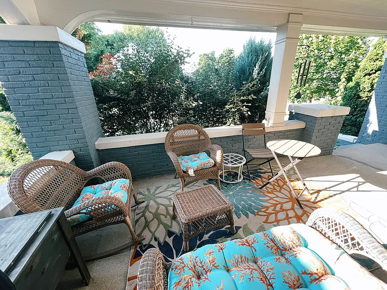 319 E Walnut St — Photo 17