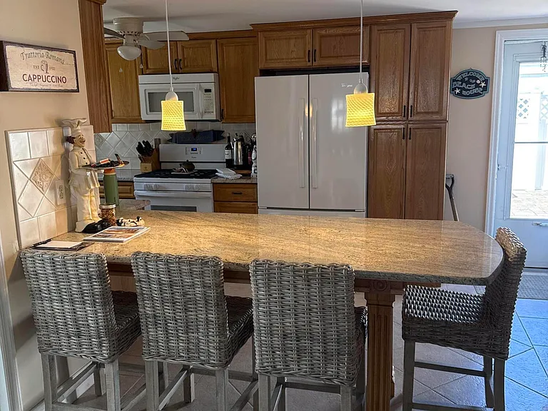 102 W Colony Rd — Photo 18