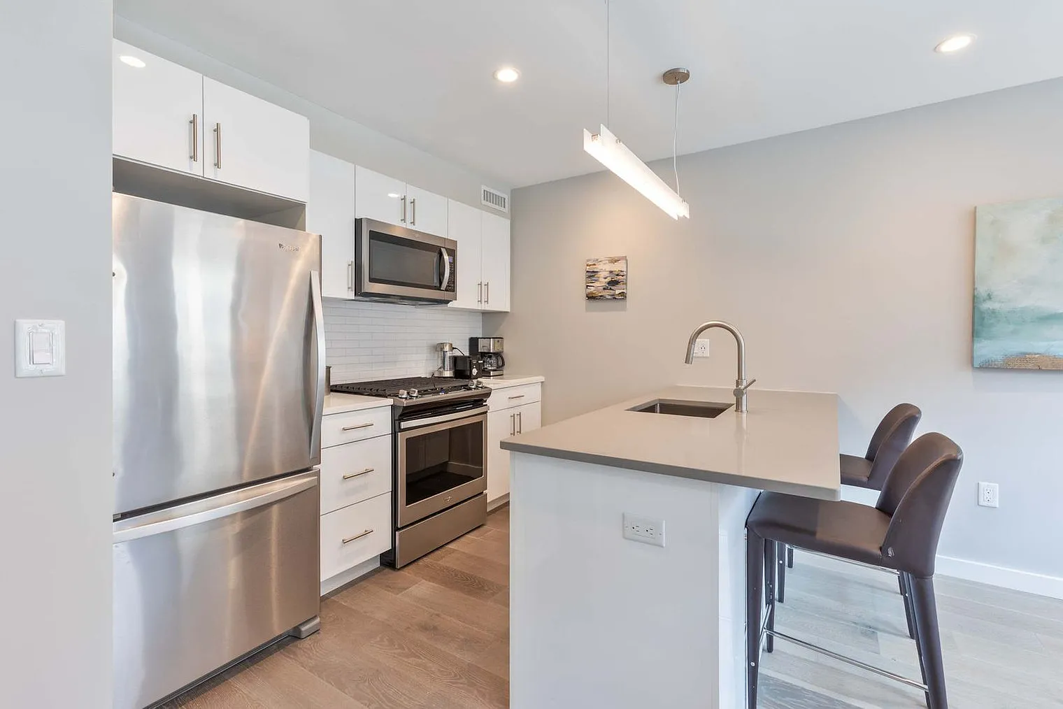 2 bed, 2.0 bath, 839 sqft, $12,763 — Photo 2