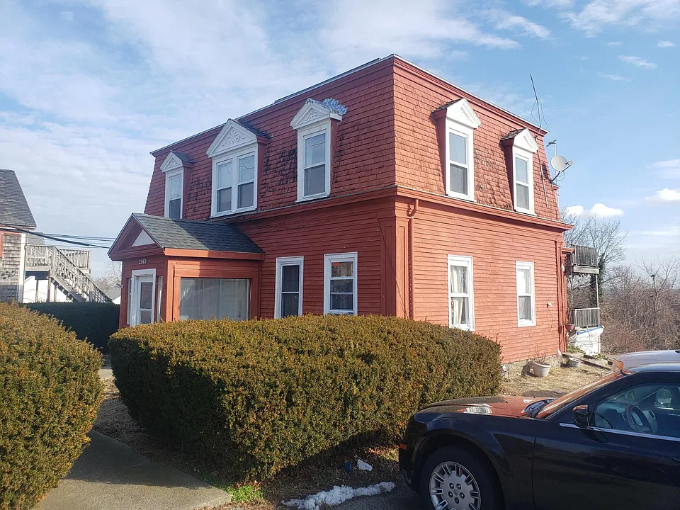 2743 E Main Rd #2