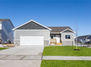 1005 Gray Ave, Waukee, IA 50263