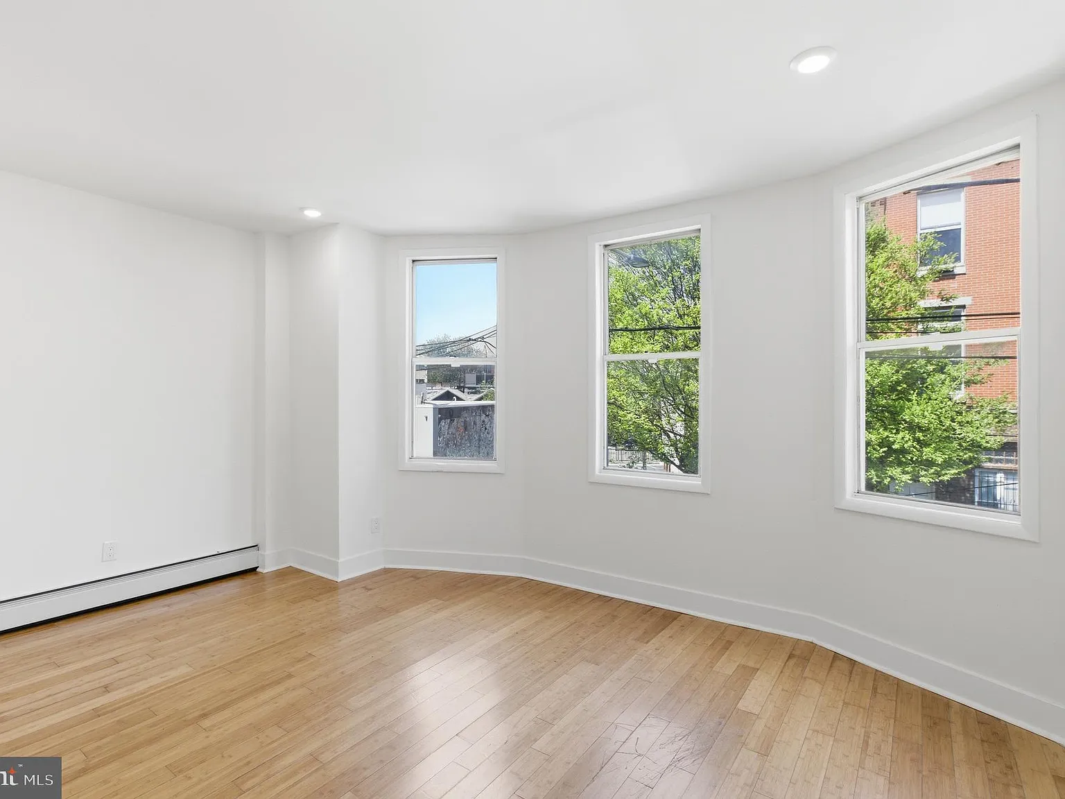 2 bed, 5656 sqft, $2,200 — Photo 3