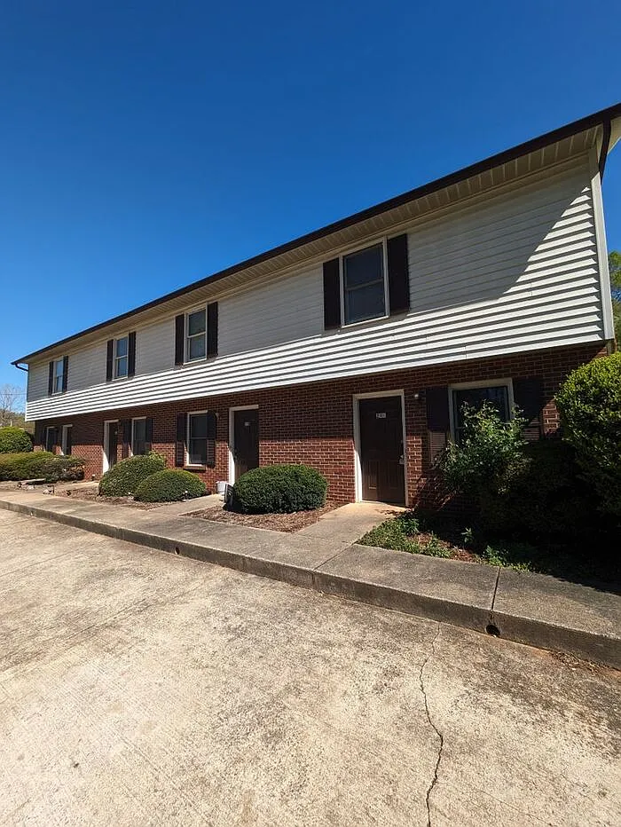 2 bed, 1.5 bath, $1,095 — Photo 1