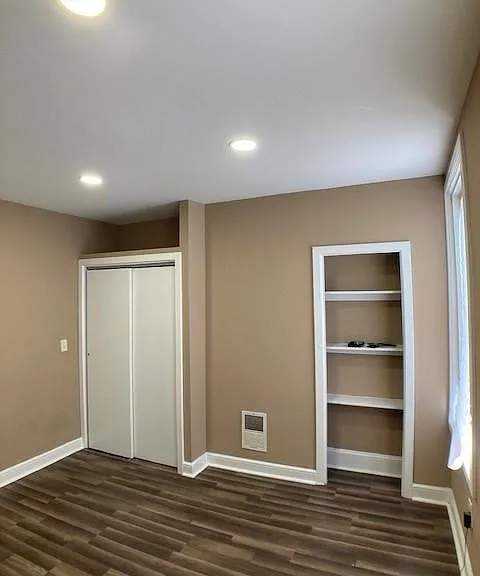 207 E Cambria St — Photo 56