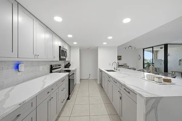 1915 Lavers Cir E #508 — Photo 4