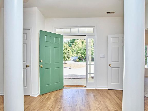 4th image of 4000 Branchwood Dr