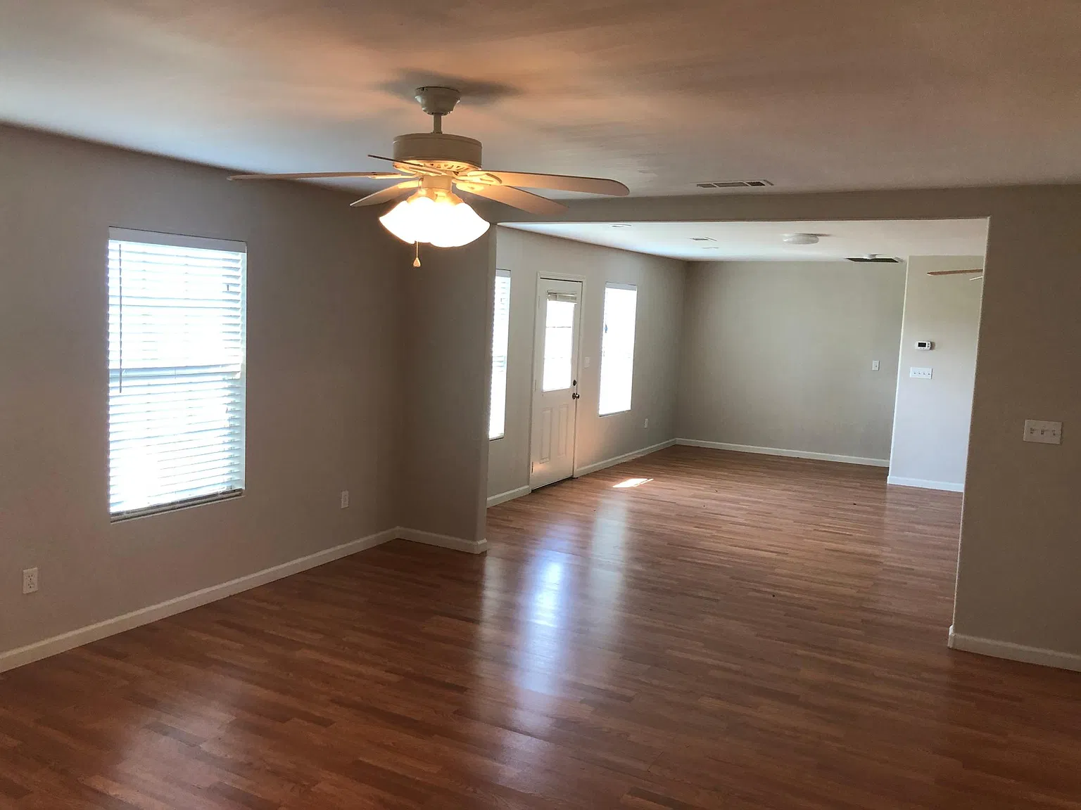 4 bed, 2000 sqft, $2,100 — Photo 3