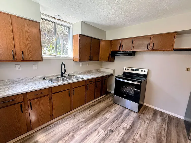 323 Bender Ave — Photo 8