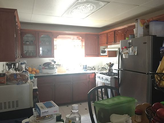 4th image of 891 E 50th St
