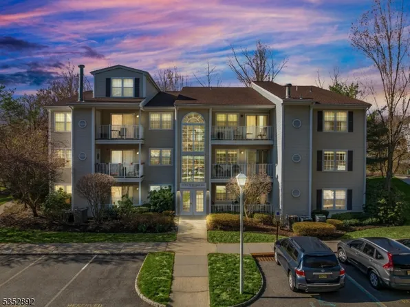 35 Brookside Ln, Mount Arlington Boro, NJ 07856