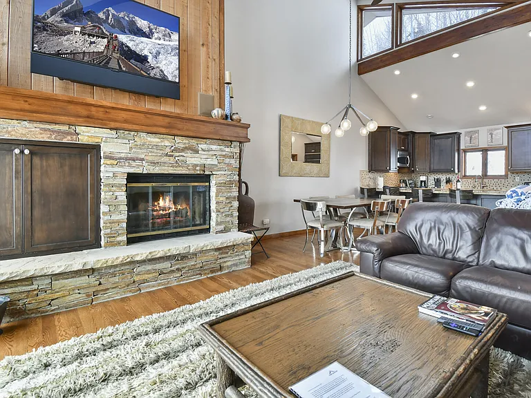 Deer Valley Dr S — Photo 17
