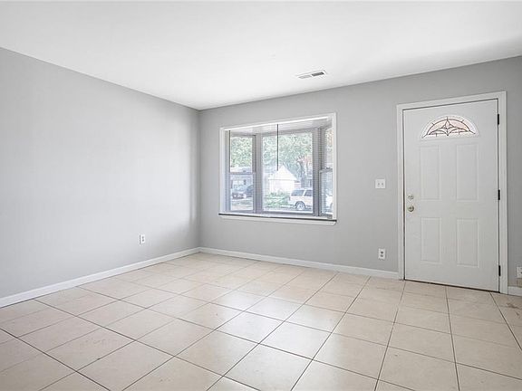 4th image of 4026 N Arborcrest Dr
