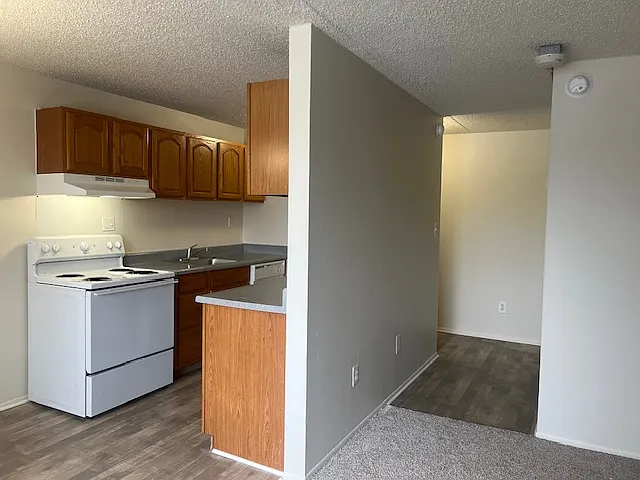 Westchester Towers Apartments — Photo 20