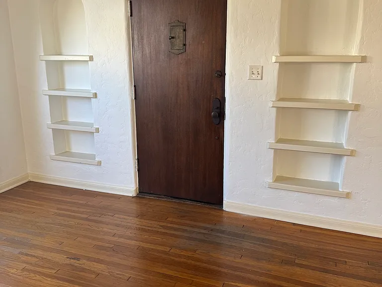 7940 Blackburn Ave #7940 — Photo 9