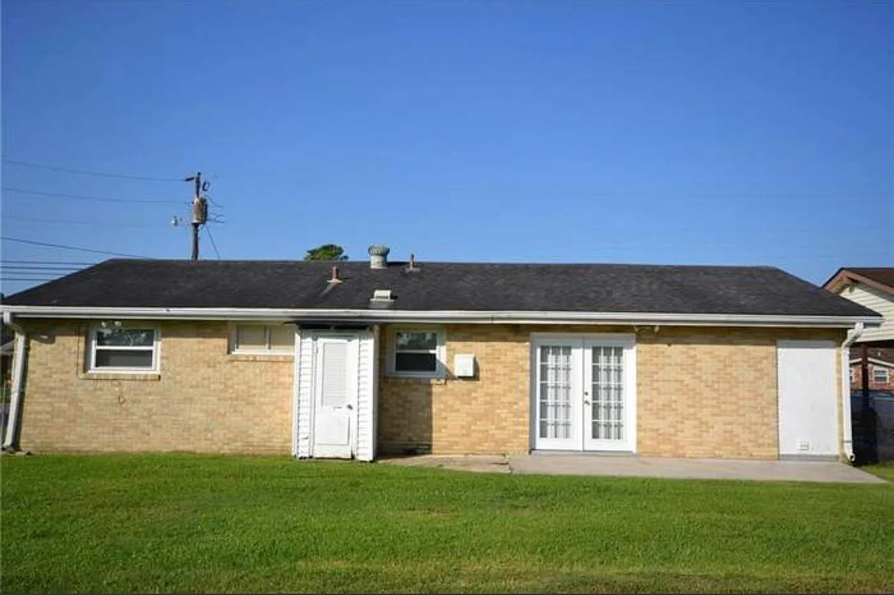 17 Dolores Dr — Photo 1