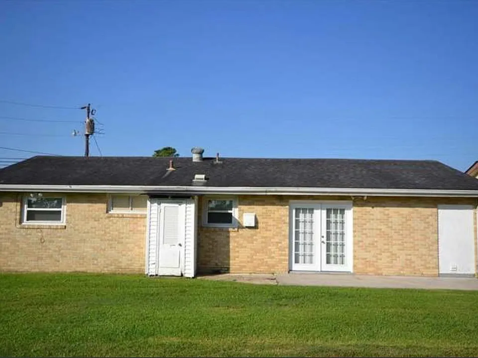 17 Dolores Dr