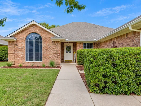 1032 Roundrock Dr, Saginaw, TX 76179