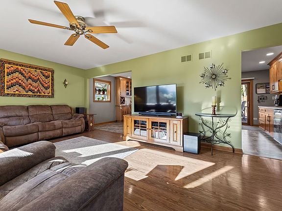 3rd image of 281 E Wrightwood Ave