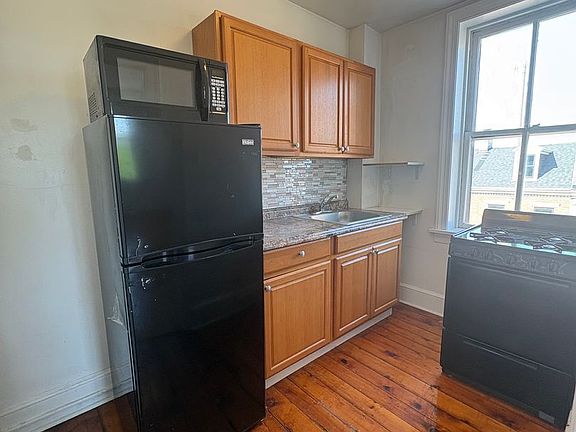 5th image of 127 N Beaver St APT 4