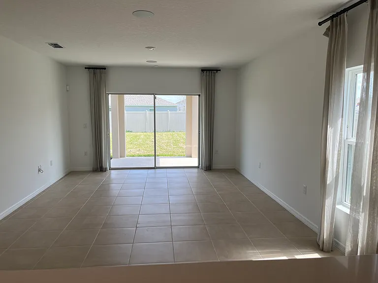 2571 Driftwood St — Photo 10