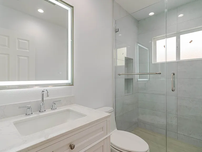 323 N Louise St #F — Photo 14