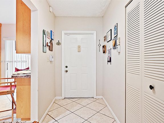 4th image of 9254 Wedgewood Ln