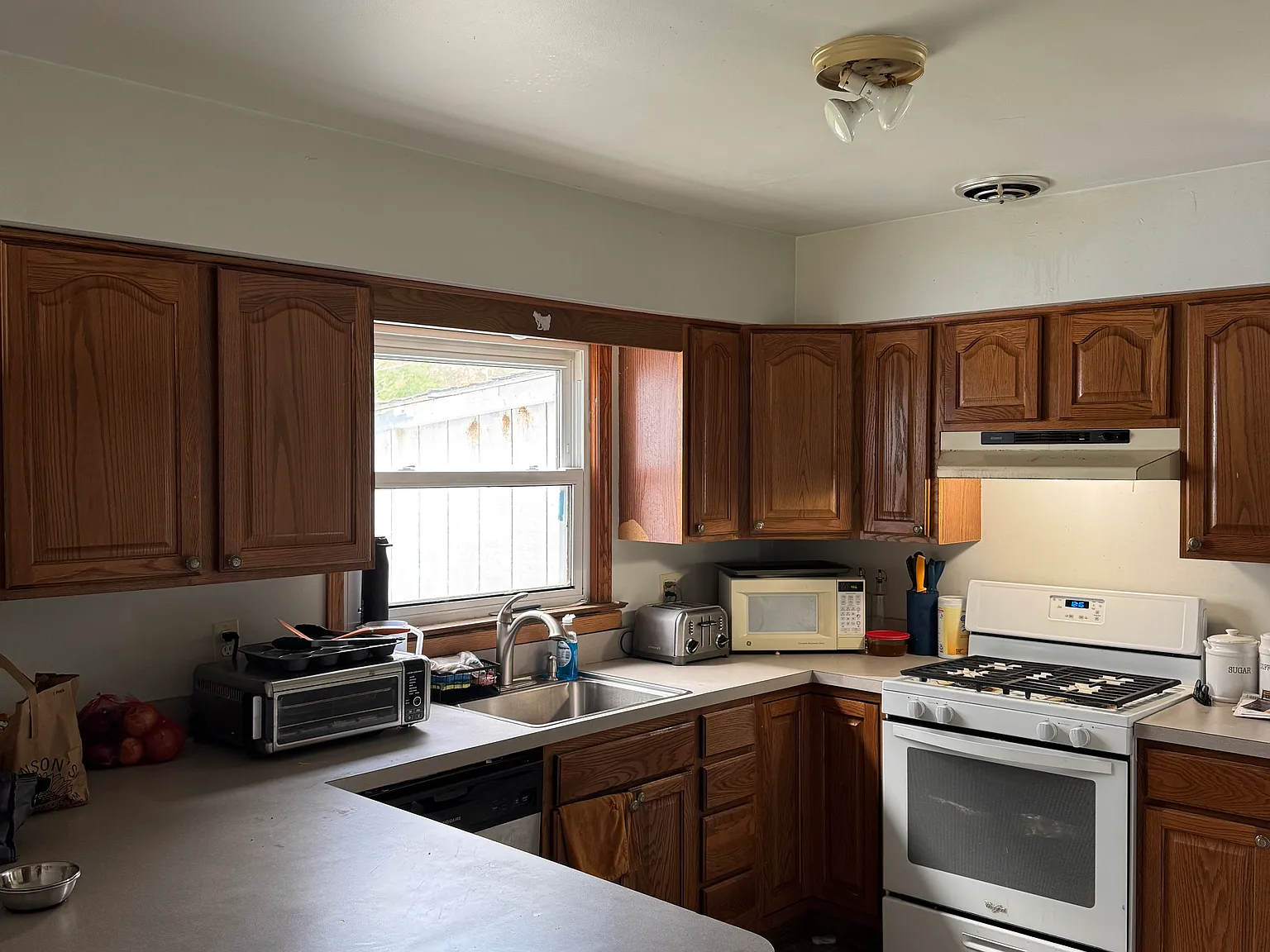 4 bed, 1684 sqft, $2,900 — Photo 4