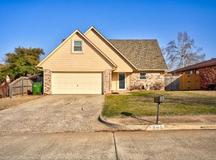 805 Cherrywood Ln, Yukon, OK 73099