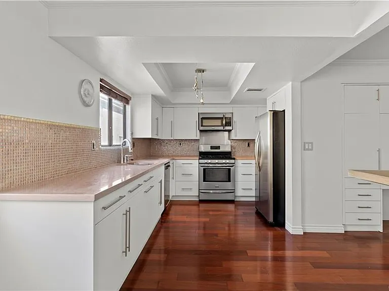 13243 Vanowen St #3 — Photo 7