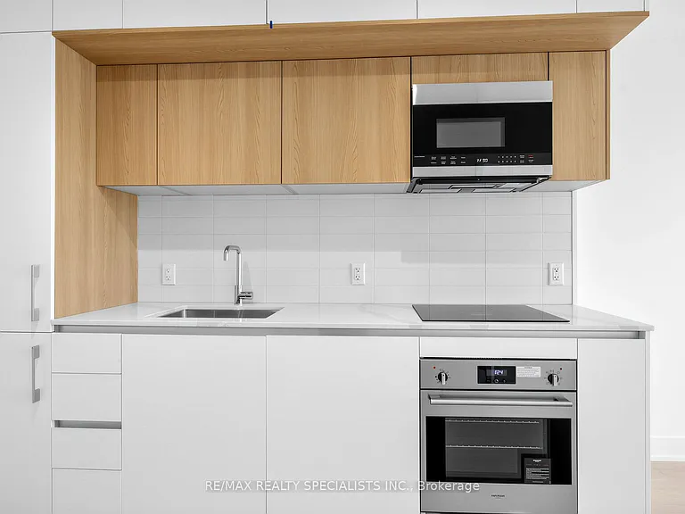 322 Dupont St #907 — Photo 13